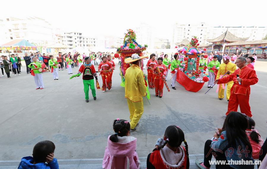 宝丰镇十九大精神入脑入心