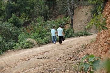 官渡镇：干部多走一里路 百姓少担一份心