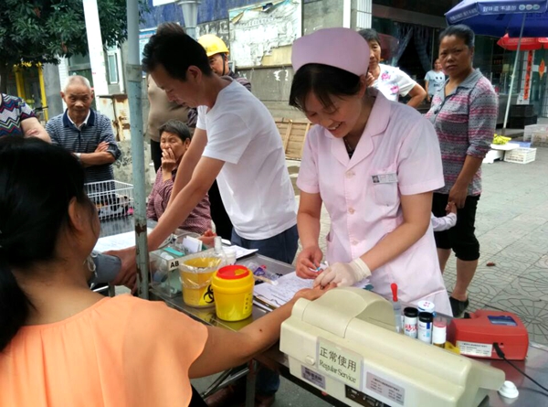 竹坪乡干群踊跃参与义务献血