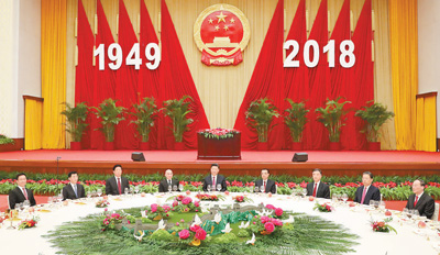 习近平等党和国家领导人出席国庆招待会