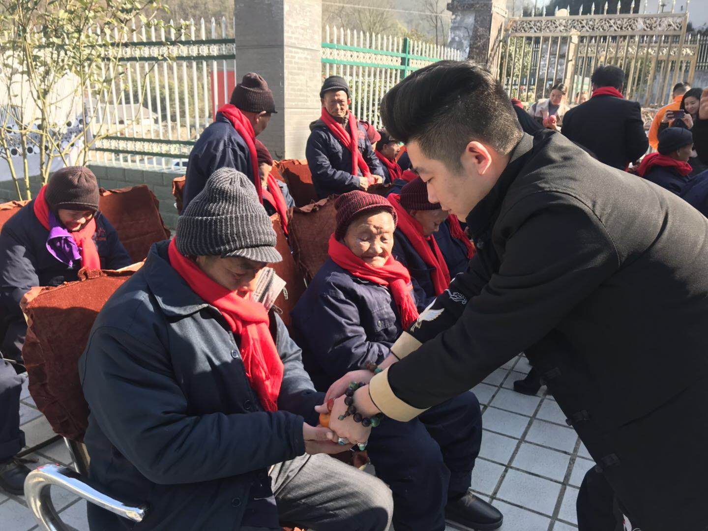 潘口乡：爱心涌向福利院