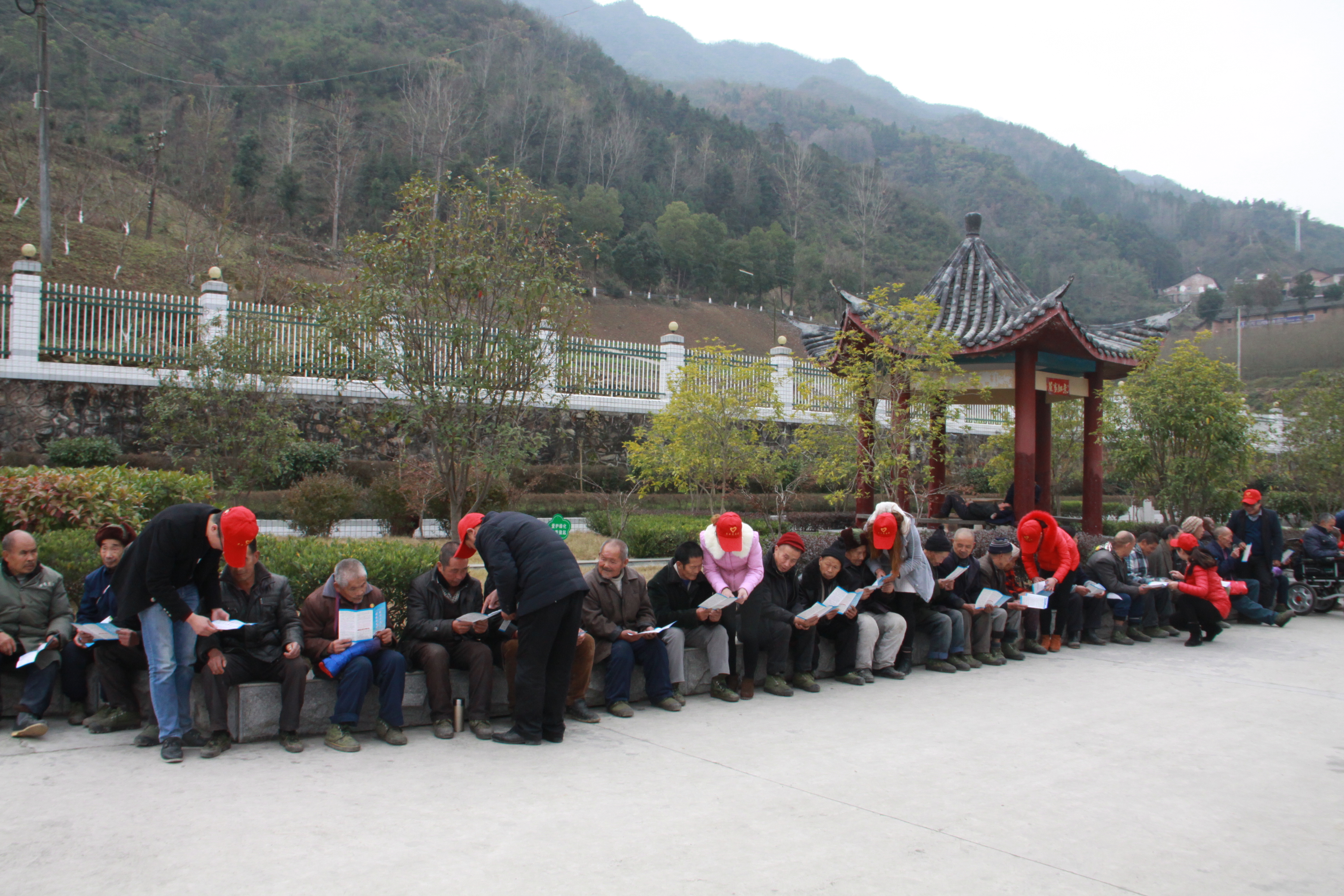 文峰乡青年宣讲队积极开展党的十九大精神宣讲