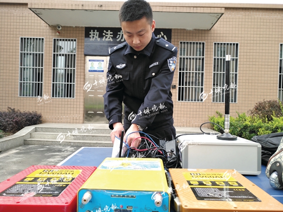 车里藏个伪基站 诈骗短信发一路 孝感男子刚十堰就被抓