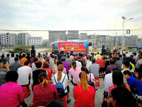 麻家渡镇：文艺轻骑兵，送“廉”给乡亲