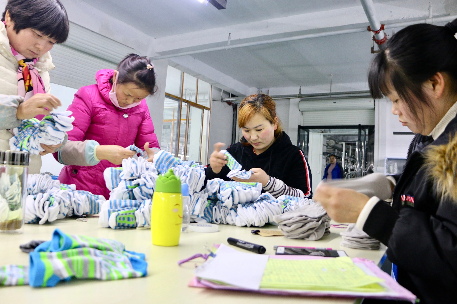 麻家渡镇：村口扶贫小车间  脱贫致富大作为