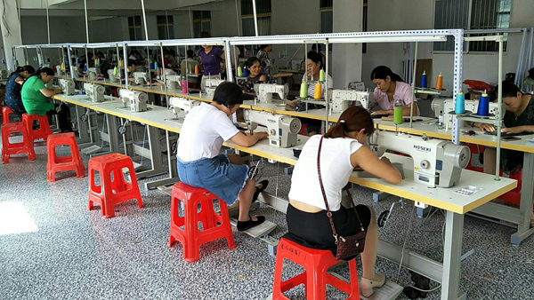 麻家渡镇：扶贫工厂正式投入使用