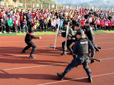 上庸：“小手拉大手” 法治宣傳進(jìn)校園