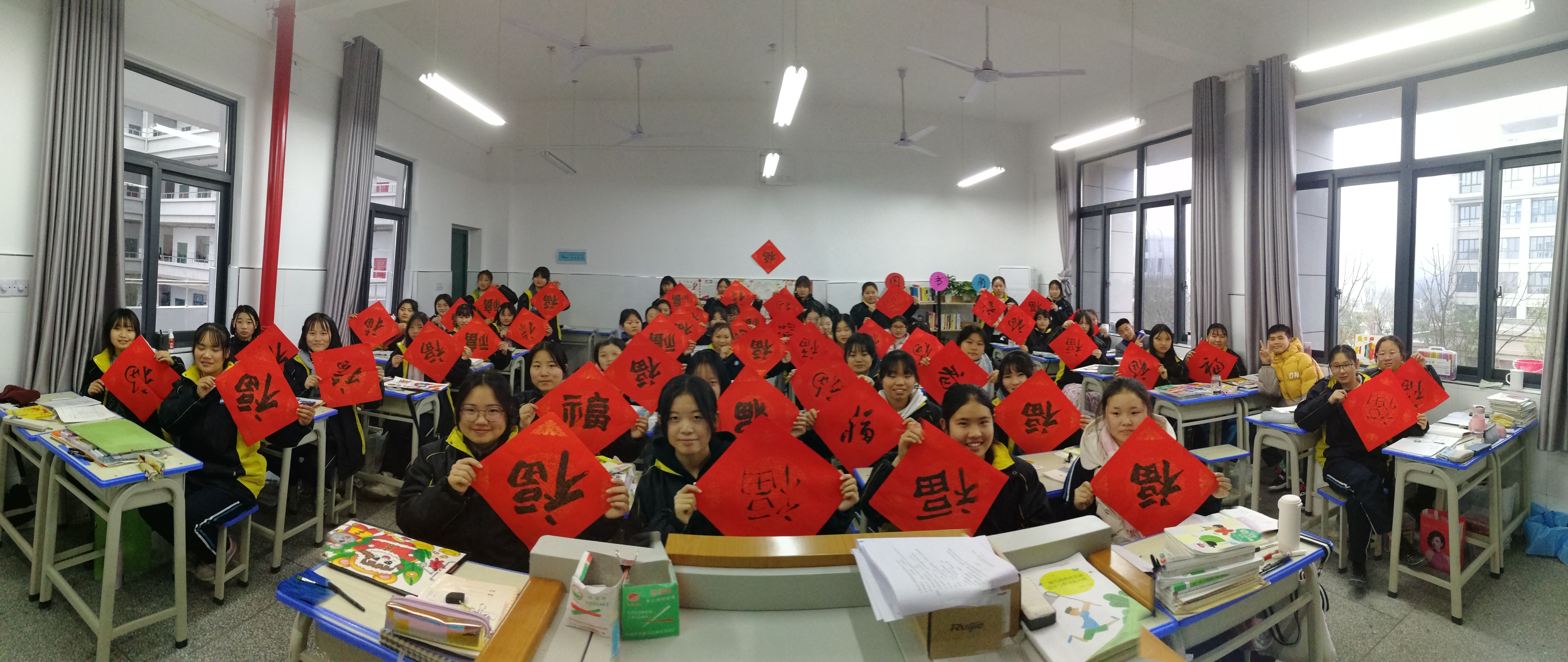 縣職業(yè)技術(shù)集團學校：送“福”迎新年