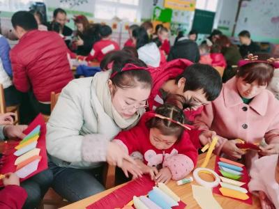 上庸鎮(zhèn)中心幼兒園舉行慶元旦親子活動