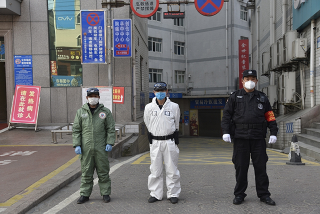 抗“疫”影像之五：警徽閃耀