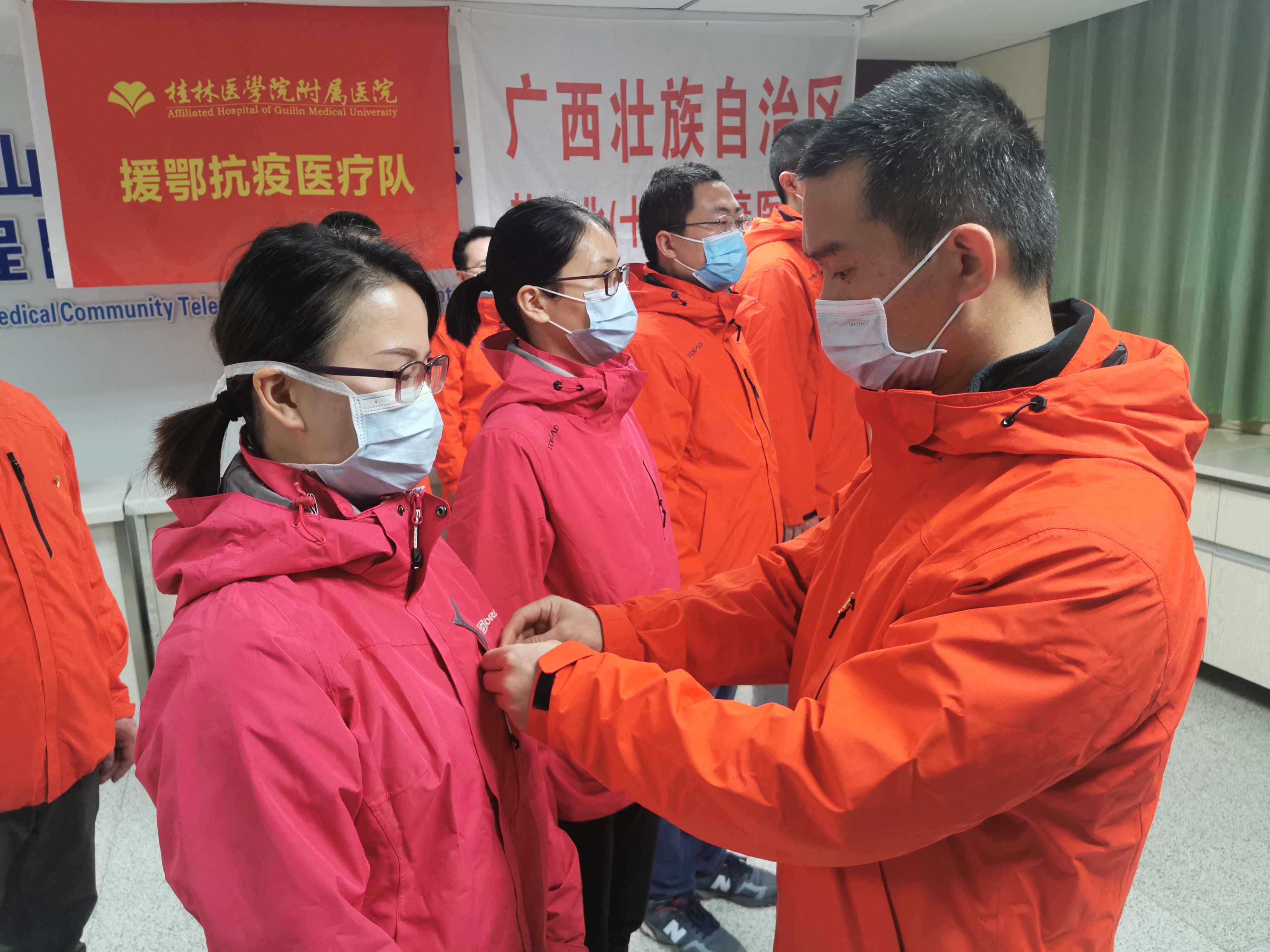 广西援竹医疗队4名同志“火线”入党