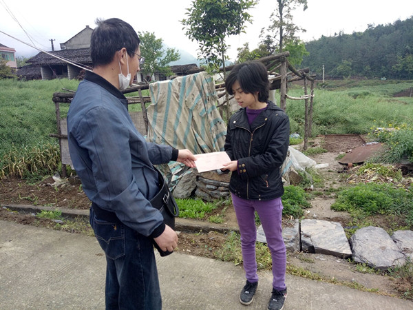 竹山二中：“麥田計(jì)劃”助貧困學(xué)子圓夢