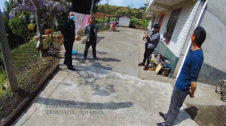 和谐邻里因地反目 民警调解终言和