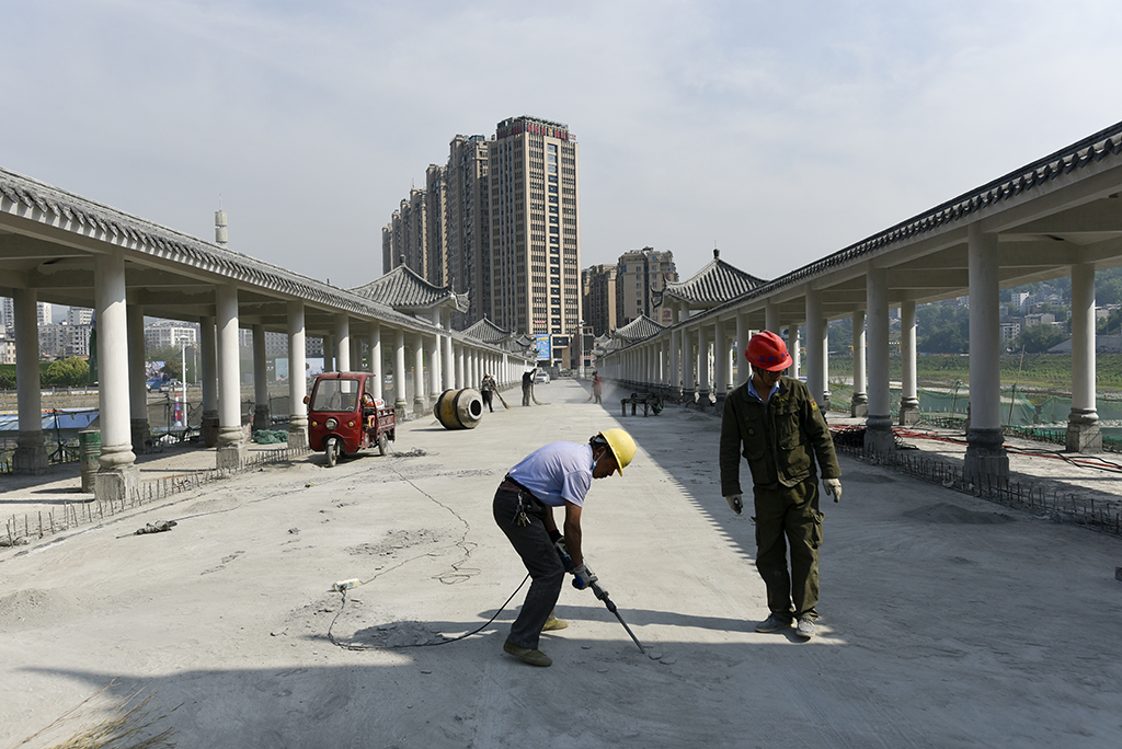  堵河廊桥工程煞尾施工忙