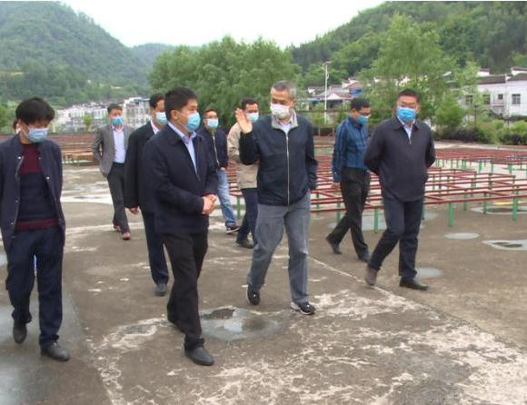 省农业厅调研我县农业产业扶贫工作