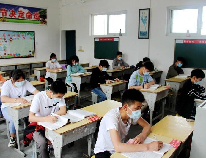 我县中学复学复课井然有序