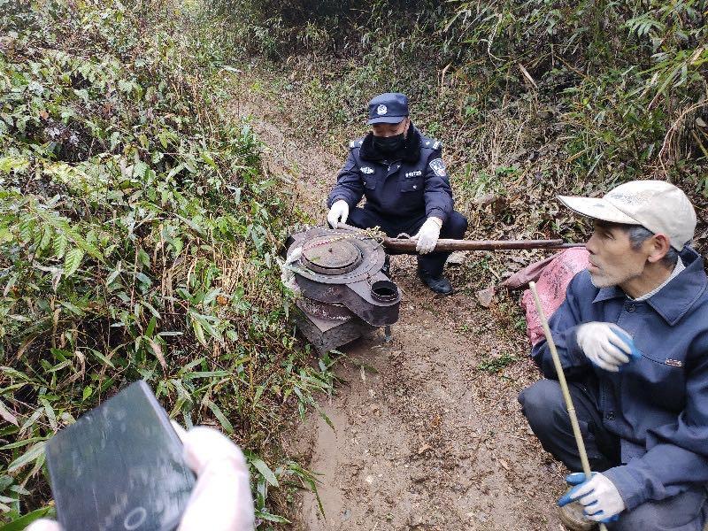 稀奇事！竹山民警查获一只“土枪扁担”