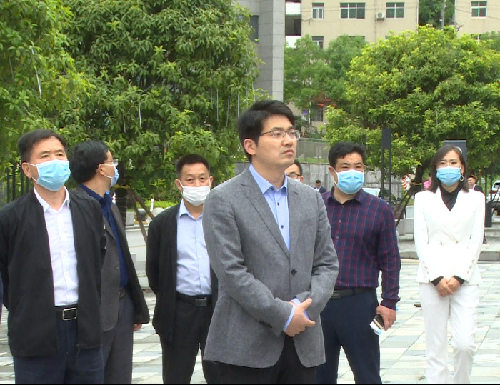 我县召开南山五福堂外国语学校建设推进现场会