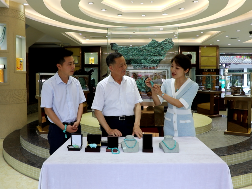 “学习强国”来助力  绿松石线上走俏