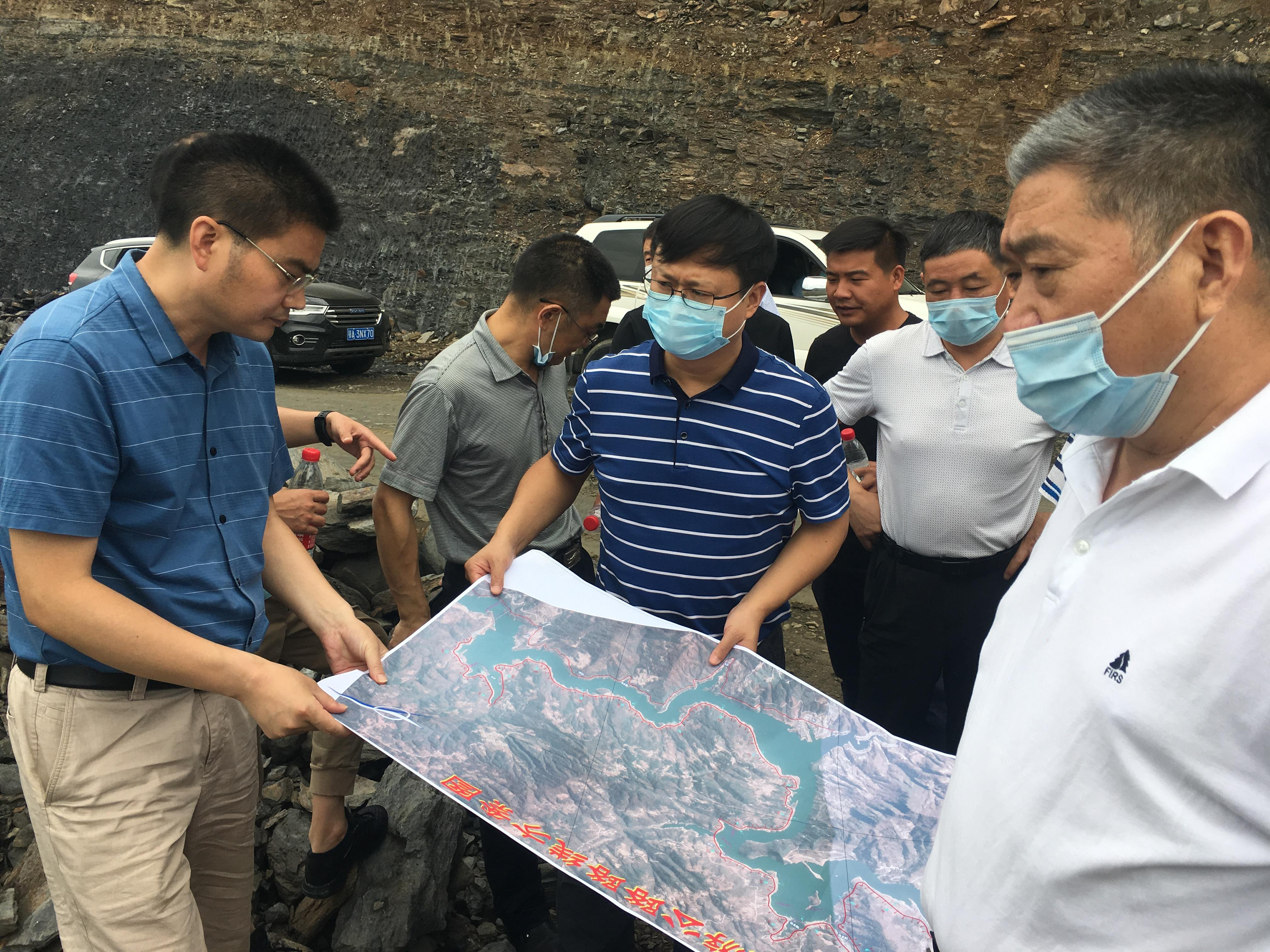 陈建平督导南部乡镇交通建设和防汛工作