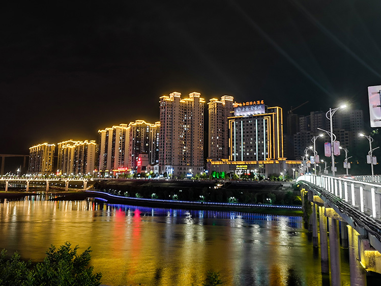 竹山：堵河两岸夜景美如画