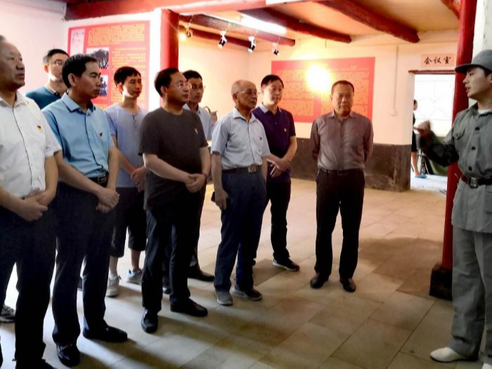 县政协开展“红色主题党日”活动