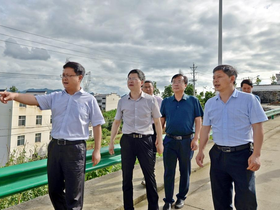 陈建平：落实防汛抗灾措施　确保群众生命财产安全