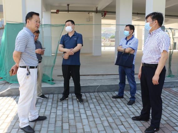 縣教育局檢查督導(dǎo)溢水在建校園工程安全
