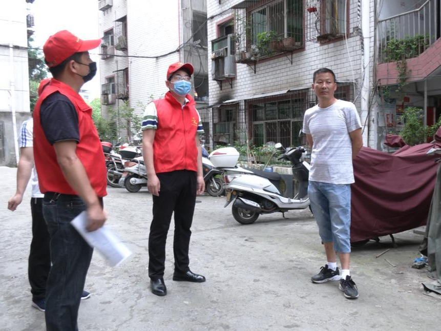 县领导督导“路长制”志愿服务活动开展情况