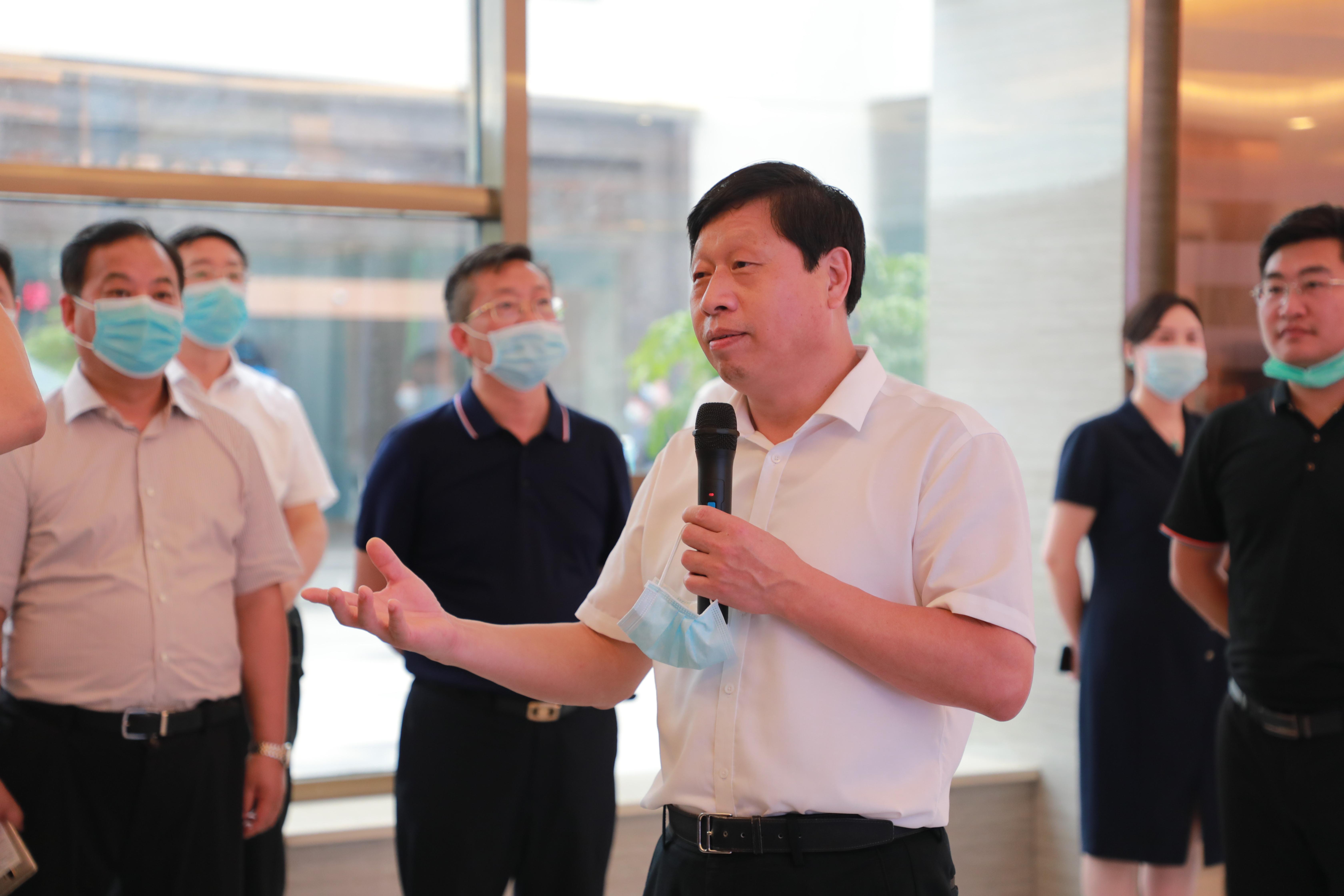 全市重点项目拉练与会人员来我县参观