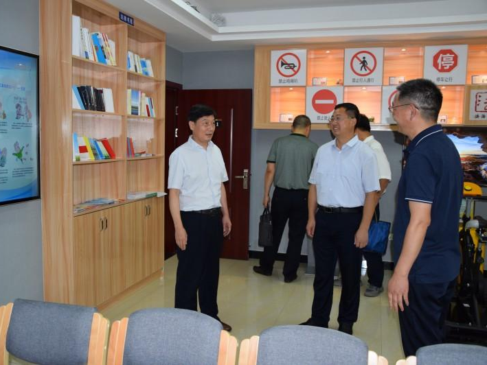 李华来我县调研政法综治工作