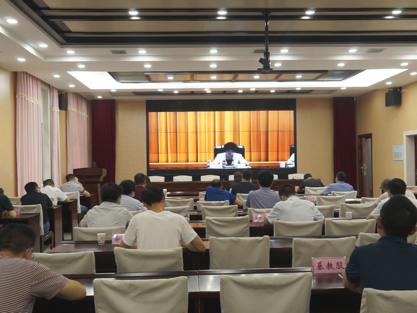 我县收看全市学校传染病防控视频会