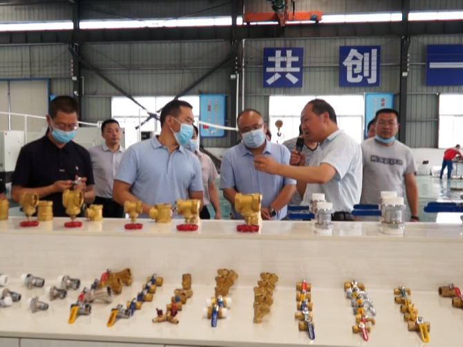 郧阳区考察团来我县考察重大项目建设