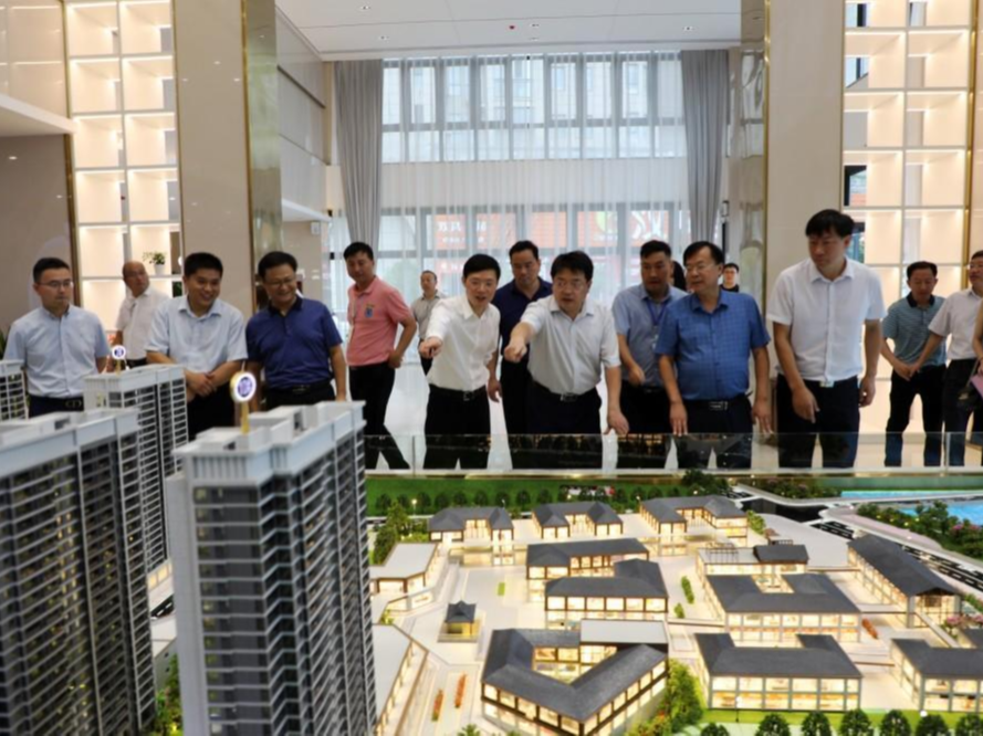 卓尔竹山客厅营销中心示范区昨日开放