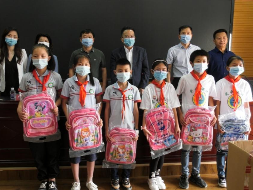 银泰证券到竹山开展爱心助学活动