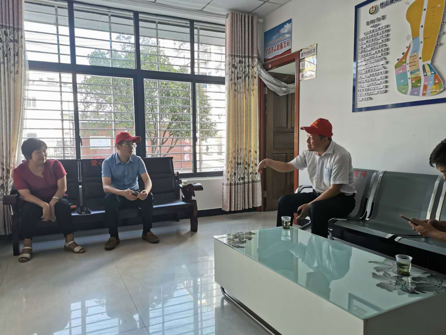 县领导下沉社区抓创文