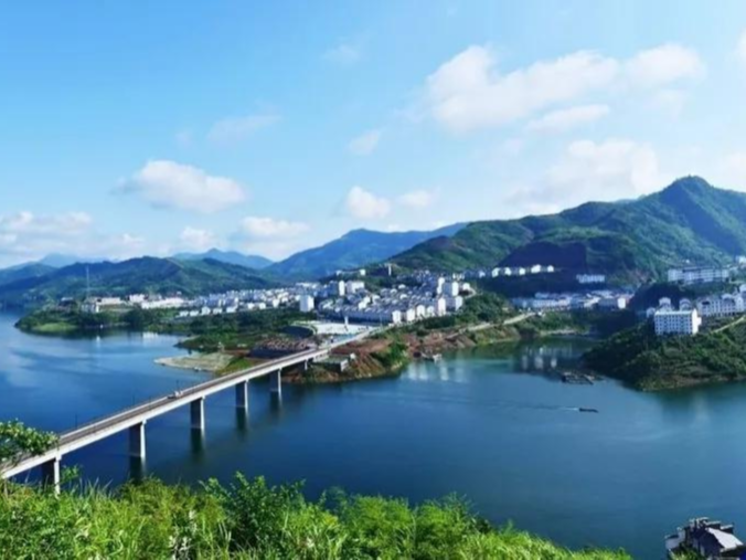 副市长王国恩来我县调研供销社综合改革工作