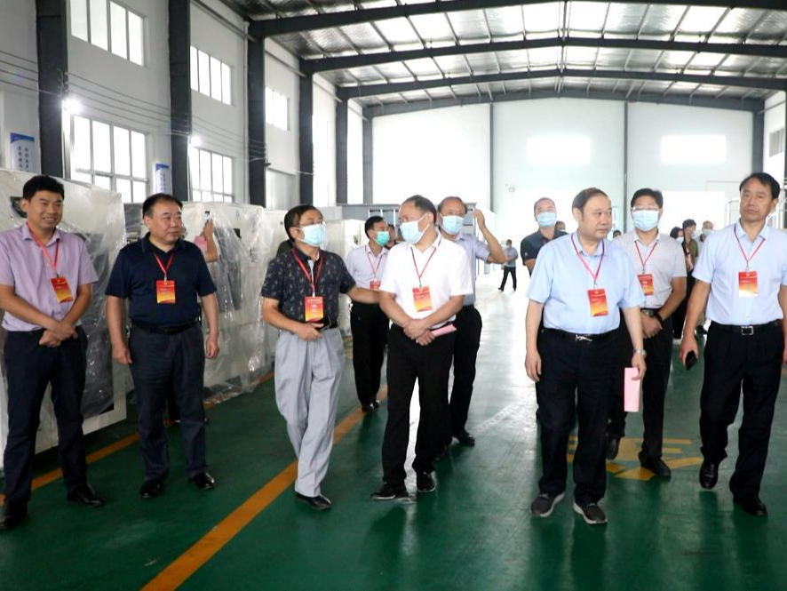 县政协委员观摩全县重点项目建设