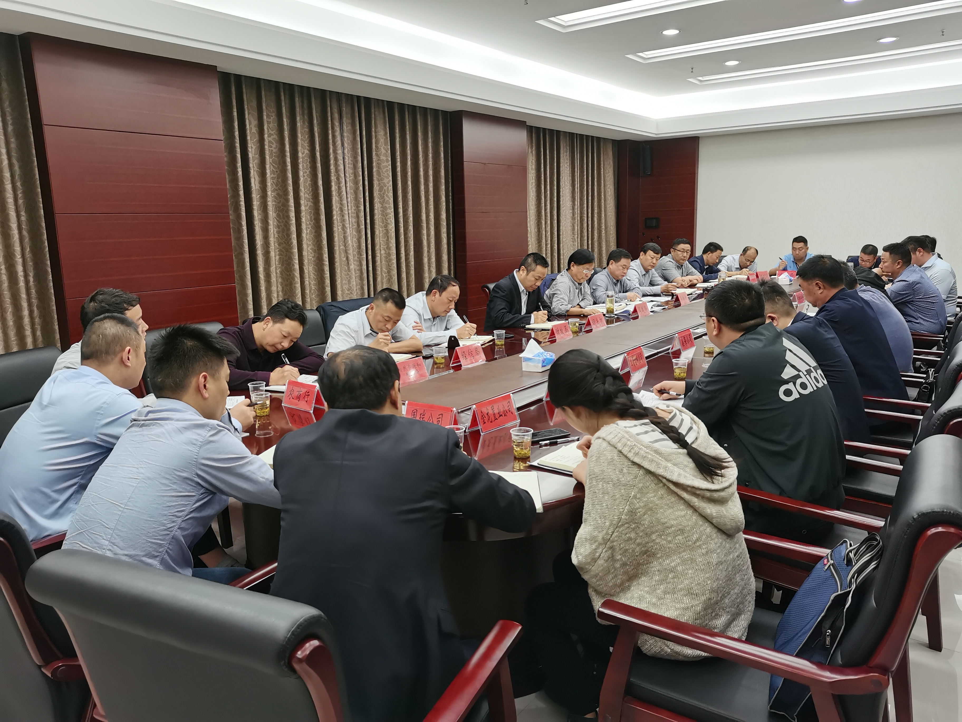 我县研究部署支持民营企业经济发展政策举措