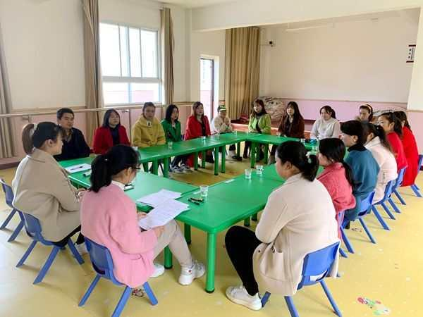 擂鼓鎮(zhèn)護駕幼兒園召開家委會共話幼兒健康成長