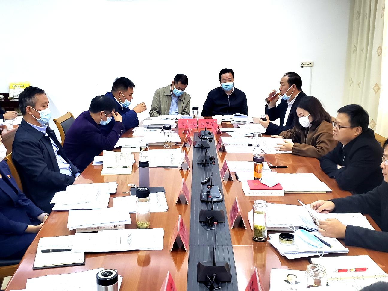 县政府党组会审议当前重点工作