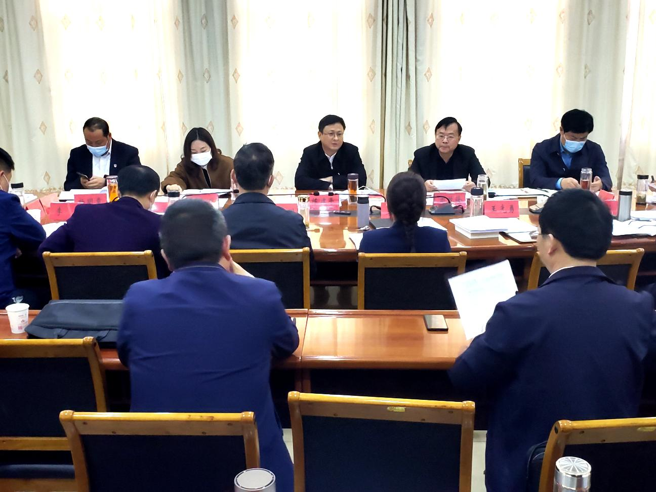 陈建平主持召开县政府常务会议