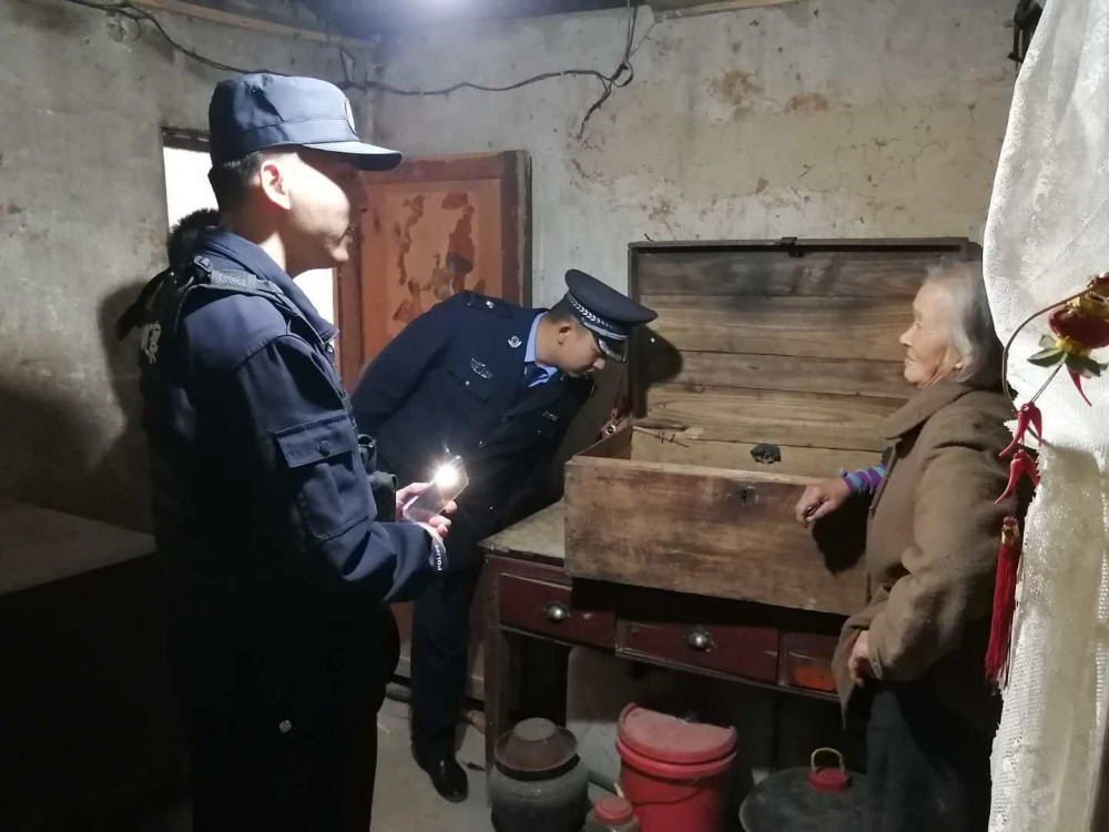 七旬老人现金“丢失”  民警耐心寻找终找回