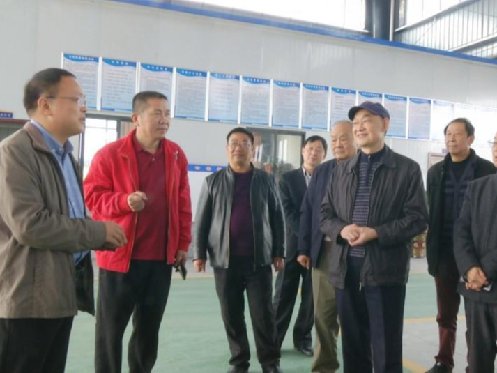 县政协组织部分离退休干部参观我县重点项目建设