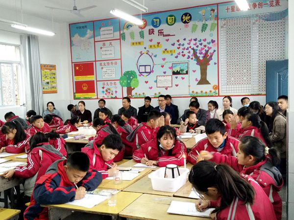 第三教研协作区在擂鼓开展“课内比教学”活动