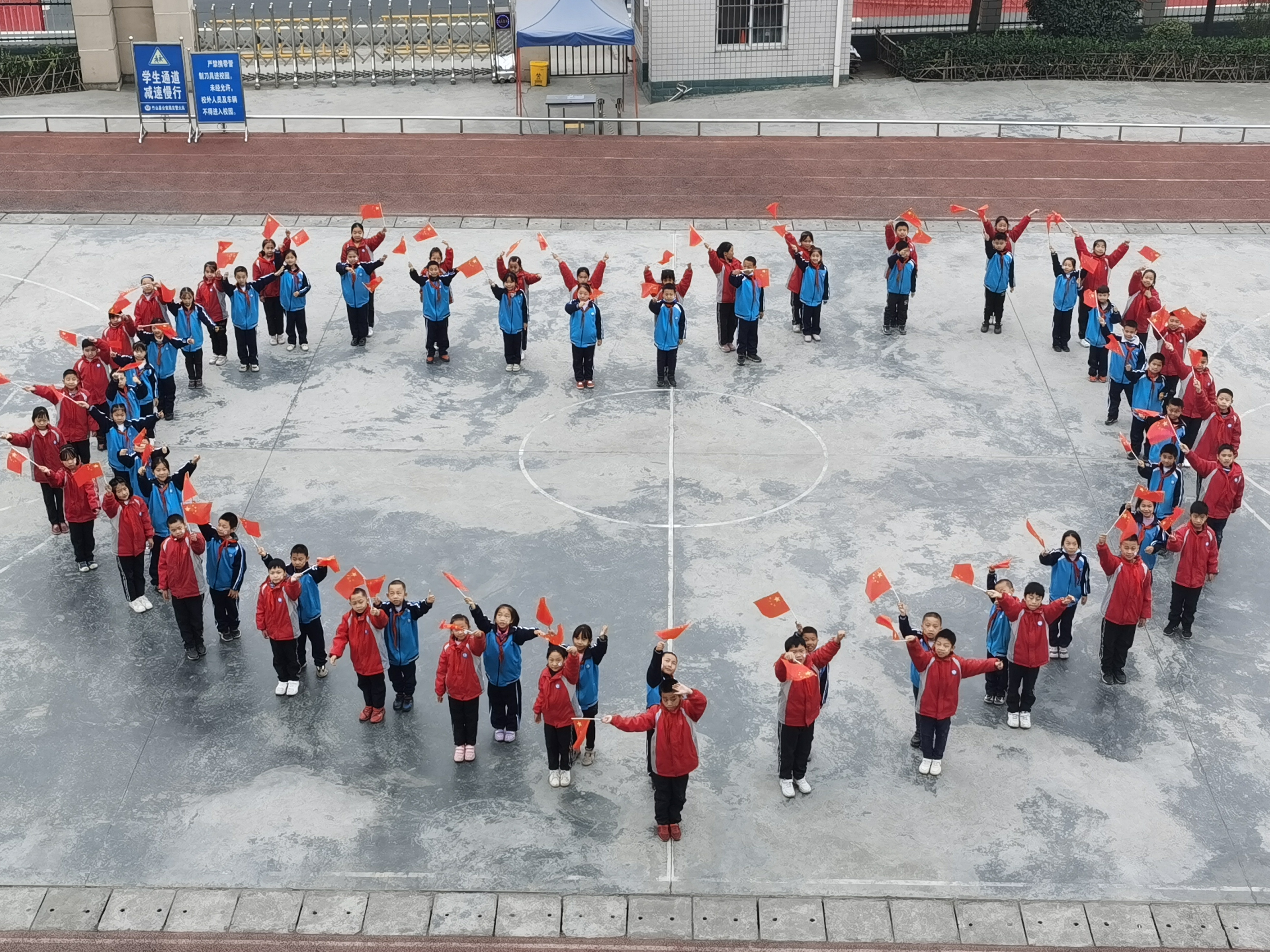 东川小学“相守计划”让留守学生快乐成长 