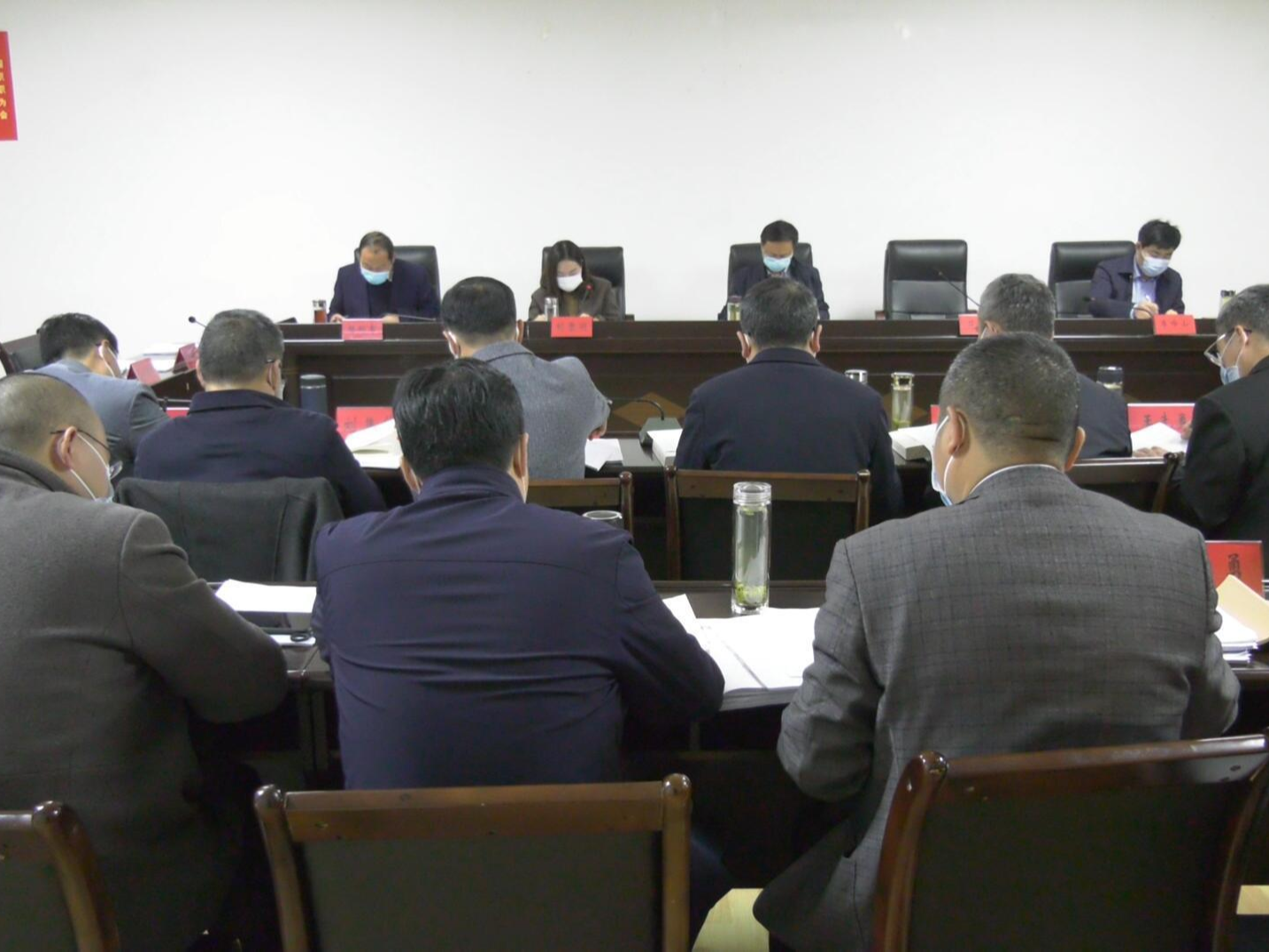 陈建平主持召开县政府党组会议