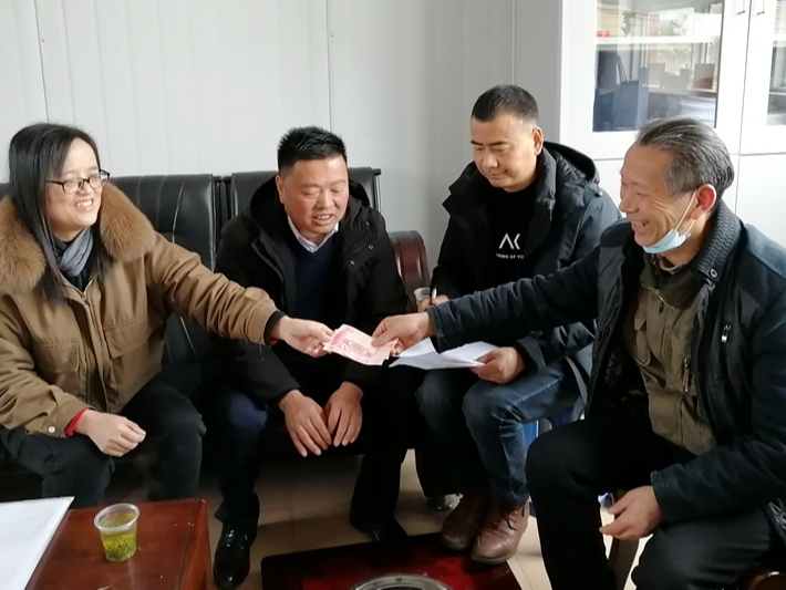 麻家渡镇教育工会走访慰问老教师