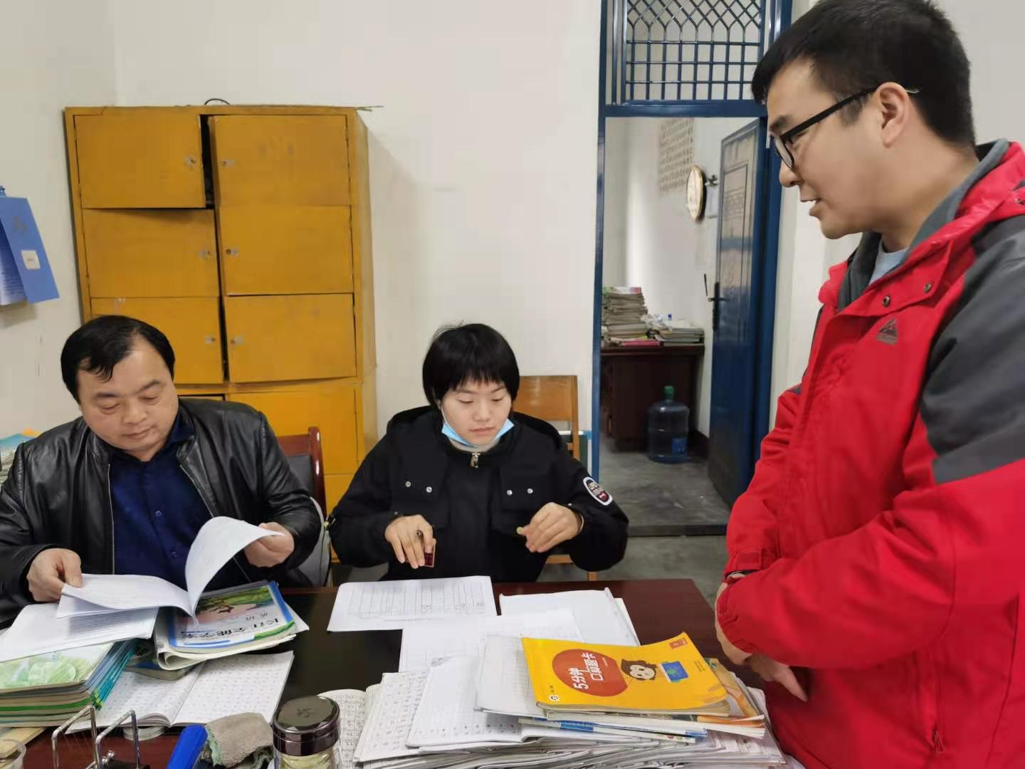 ​溢水镇中心学校把好常规教学督导关