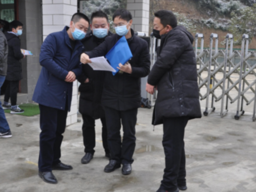 县教育局检查指导深河中心学校疫情常态化防控